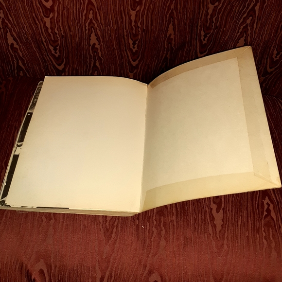 A DECADE OF THE WHO AN AUTHORISED HISTORY IN MUSIC COPYRIGHT 1977 PAPERBACK - Picture 8 of 16